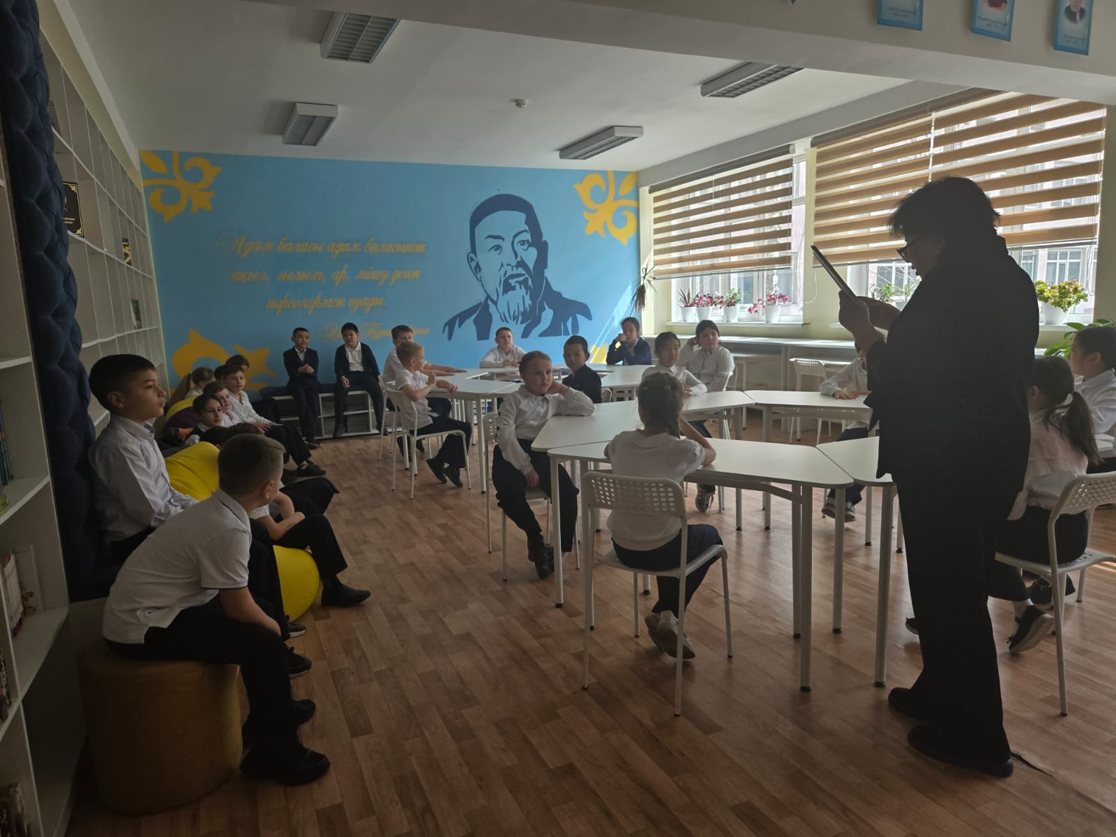 Бүгін - халықаралық балаларға арналған кітап күні.